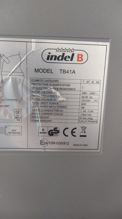 یخچال کمپ و سفر ماشینی و شهری